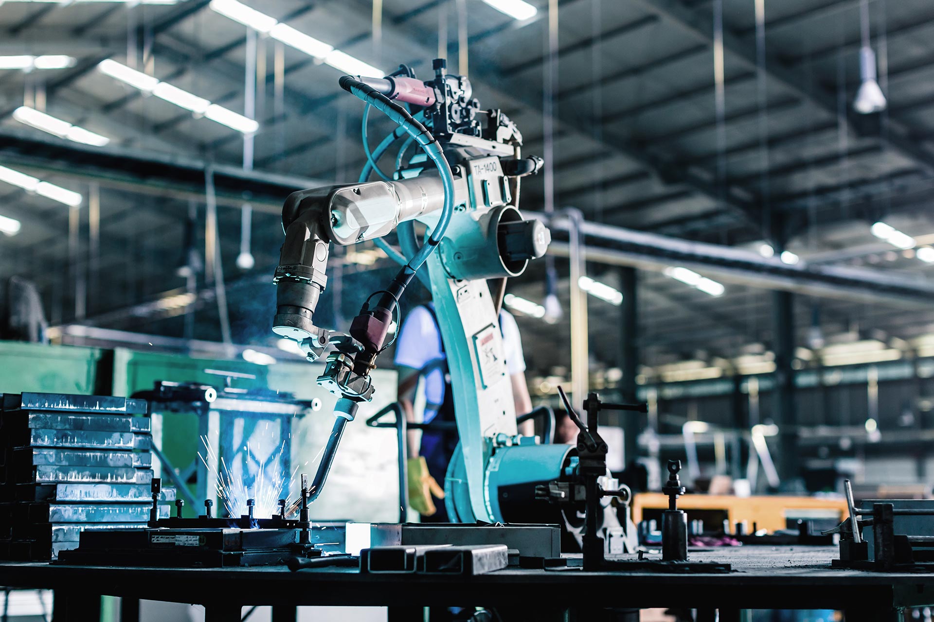 Robot i produktion. Foto: Mostphotos